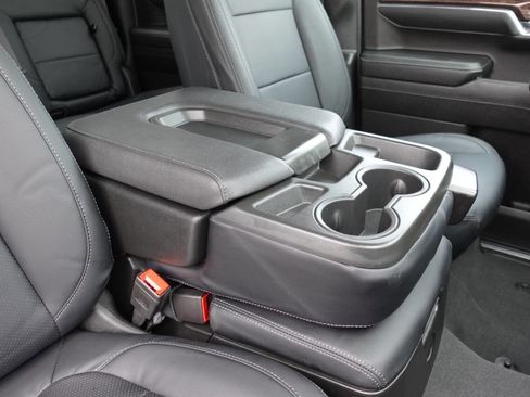 Used 2024 GMC Sierra 1500 Elevation image 33