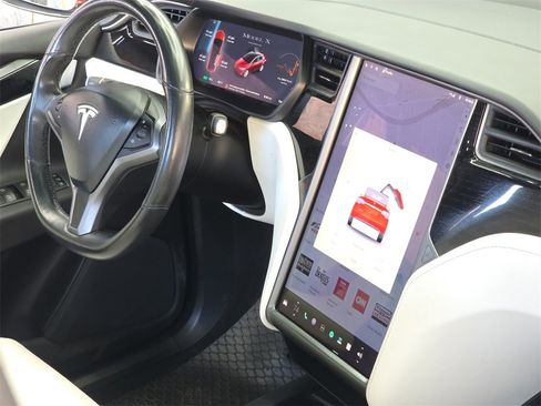 Used 2020 Tesla Model X Long Range image 17