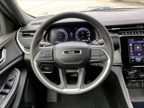 Used 2024 Jeep Grand Cherokee L Laredo AWD/4WD image 10
