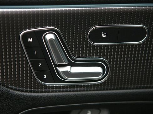 Used 2021 Mercedes-Benz GLA 250 4MATIC w/ Premium Package image 10