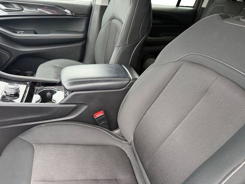 Used 2023 Jeep Grand Cherokee Laredo w/ Luxury Tech Group I AWD/4WD image 15