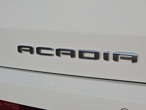 Used 2023 GMC Acadia Denali FWD image 9