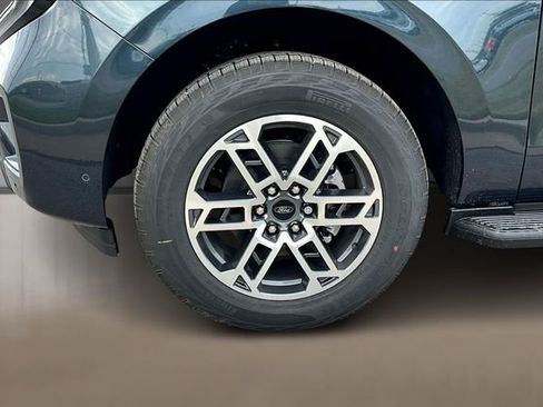 New 2025 Ford Expedition Active image 12