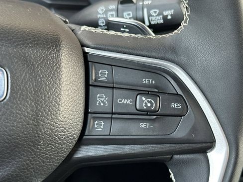 Used 2024 Jeep Grand Cherokee Altitude AWD/4WD image 27