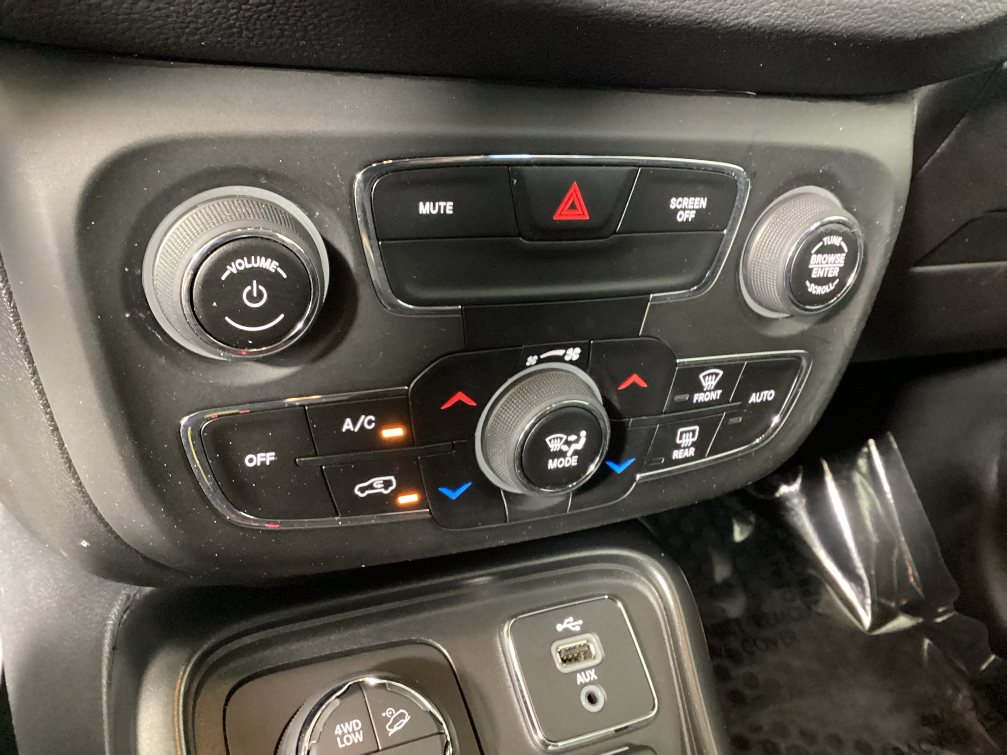Used 2018 Jeep Compass Trailhawk w/ Leather Interior Group AWD/4WD image 27