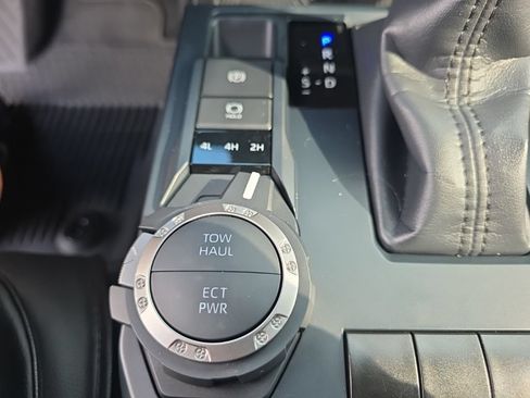 Certified 2025 Toyota Tacoma SR5 AWD/4WD image 24