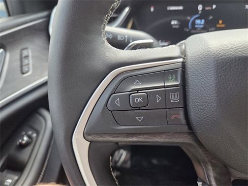 Certified 2025 Jeep Grand Cherokee Limited w/ Black Appearance Package image 30