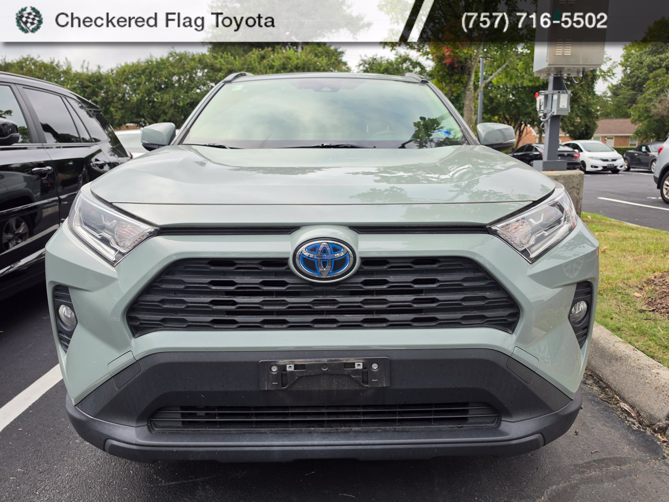 Used 2021 Toyota RAV4 XLE w/ Convenience Package AWD/4WD image 2