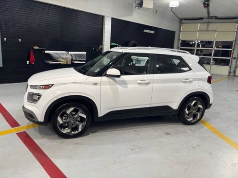 Used 2021 Hyundai Venue SEL FWD image 5
