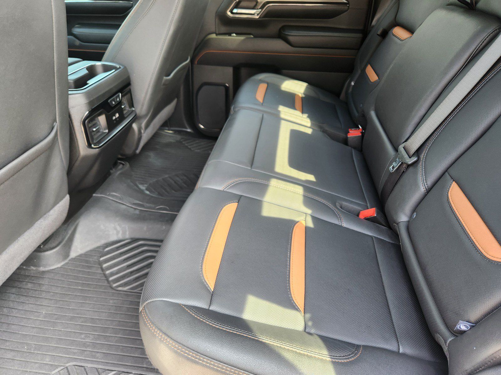 Used 2024 GMC Sierra 2500 AT4 w/ AT4 Premium Plus Package AWD/4WD image 13
