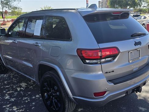Used 2018 Jeep Grand Cherokee Altitude AWD/4WD image 6