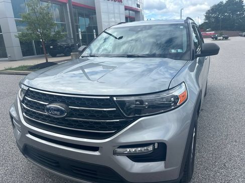 Used 2023 Ford Explorer XLT w/ Equipment Group 202A AWD/4WD image 8