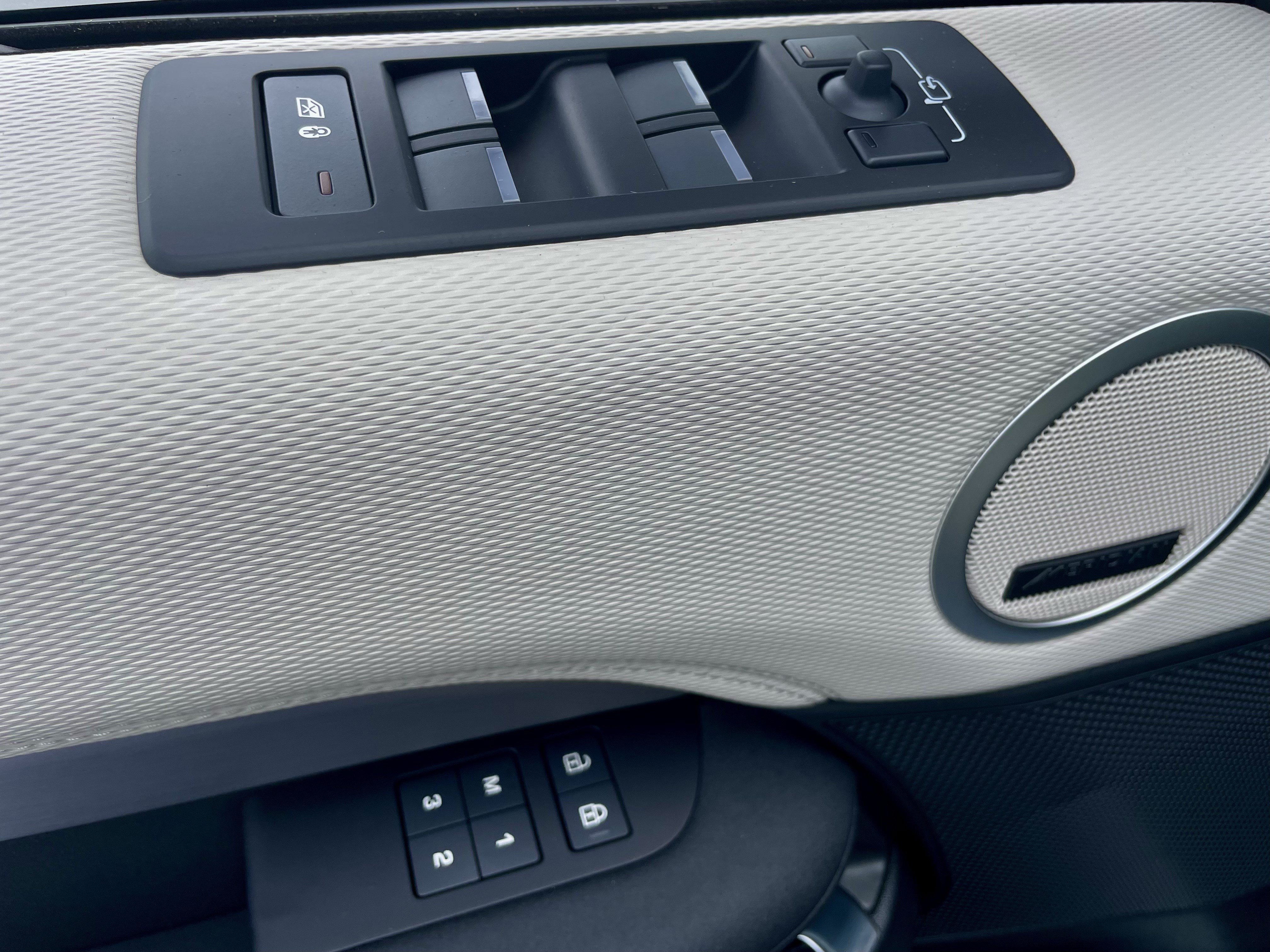 New 2026 Land Rover Discovery Dynamic SE AWD/4WD image 11
