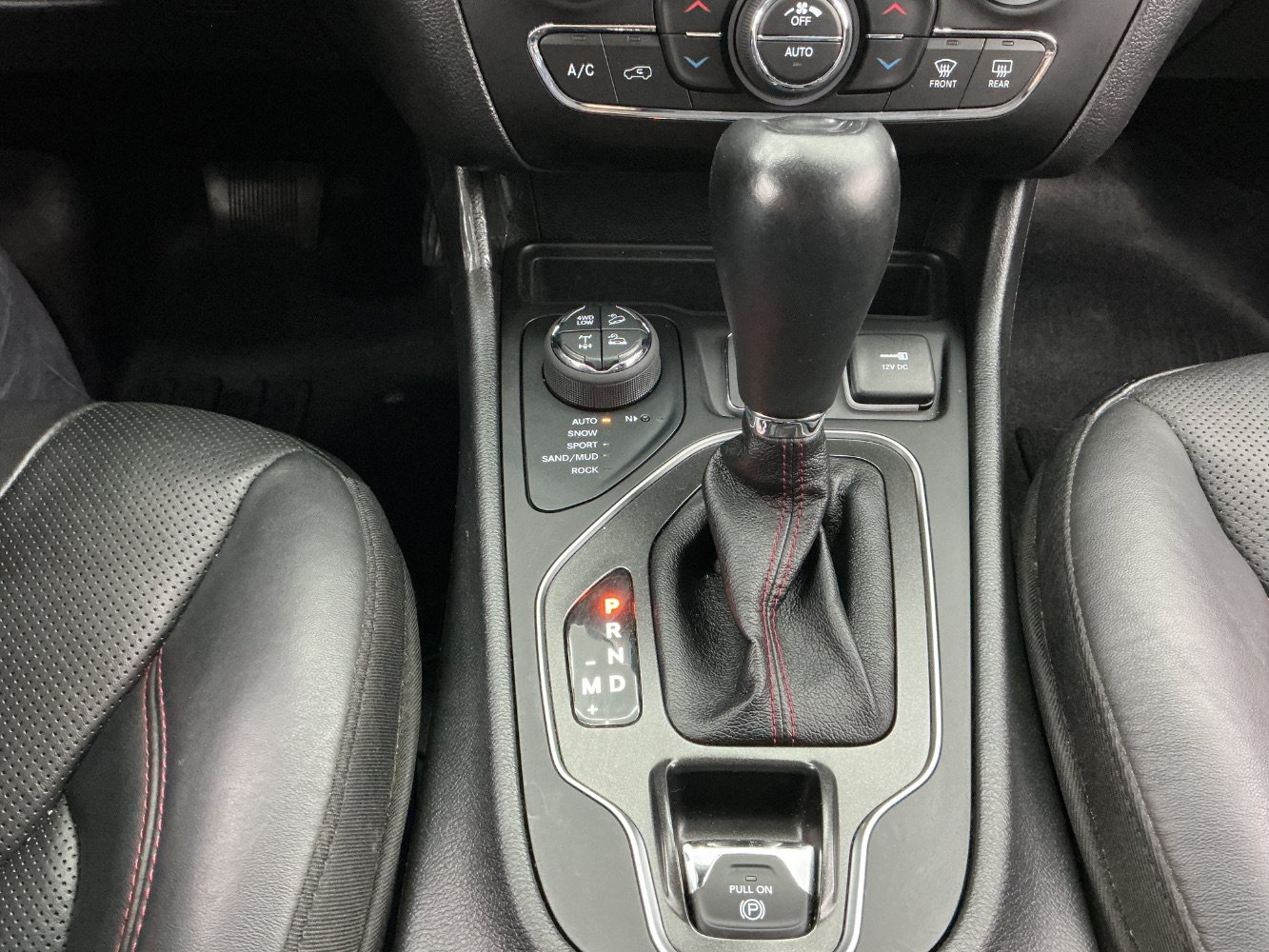 Used 2021 Jeep Cherokee Trailhawk w/ Premium Leather Package AWD/4WD image 37