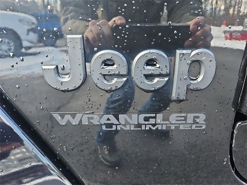 Used 2021 Jeep Wrangler Unlimited Sahara image 30