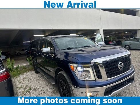 Used 2018 Nissan Titan SL RWD image 1