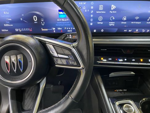 Used 2025 Buick Envision Preferred image 32