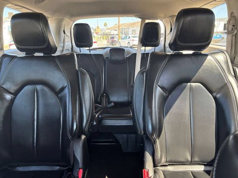 Used 2023 Chrysler Pacifica Touring-L FWD image 36