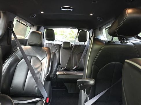 Used 2021 Chrysler Pacifica Limited w/ Uconnect Theater Family Group FWD image 14