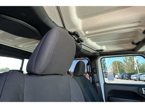 Used 2022 Jeep Gladiator Sport AWD/4WD image 19