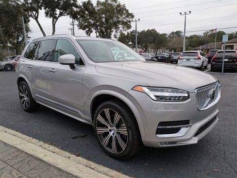 Certified 2025 Volvo XC90 B6 Ultra w/ Lounge Package image 7