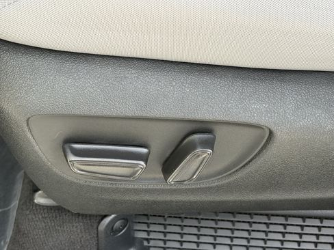Certified 2025 Toyota Sienna LE FWD image 29