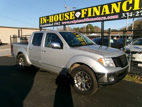 Used 2017 Nissan Frontier SL image 6
