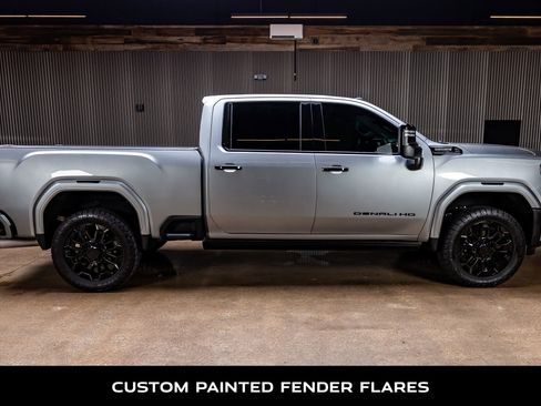 Used 2025 GMC Sierra 2500 Denali Ultimate image 10