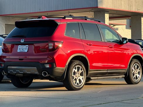 Used 2023 Honda Passport TrailSport image 3