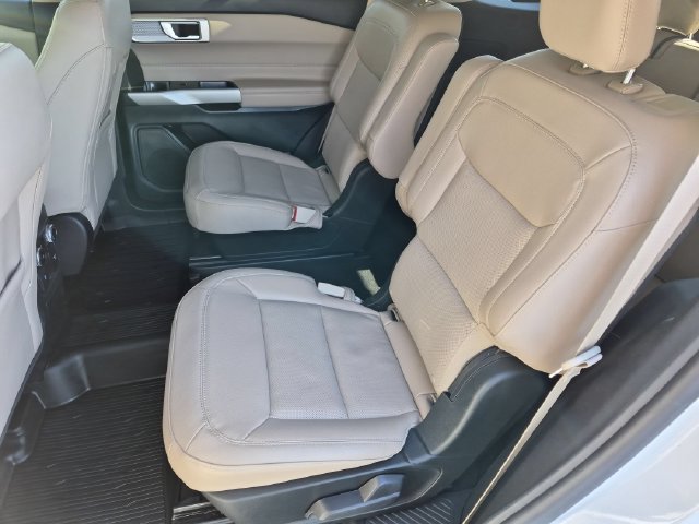Used 2023 Ford Explorer Limited w/ Equipment Group 301A AWD/4WD image 18