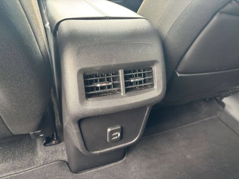 Used 2024 GMC Terrain SLE FWD image 22