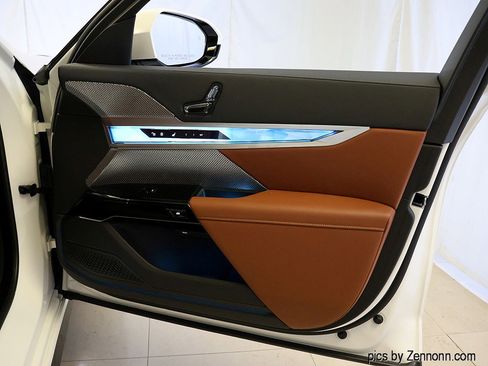 Used 2025 BMW 740i xDrive w/ Executive Package image 38