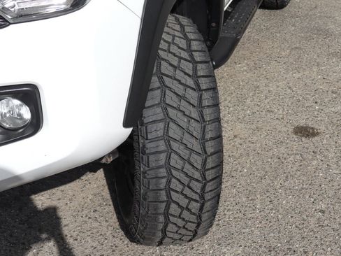 Used 2016 Toyota Tacoma TRD Off-Road w/ Towing Package image 44