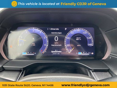 Used 2023 Jeep Grand Cherokee L Laredo image 15