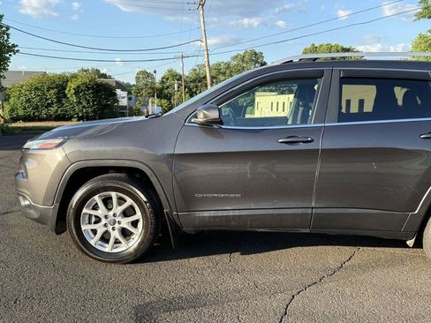 Used 2017 Jeep Cherokee Latitude w/ Comfort/Convenience Group AWD/4WD image 5