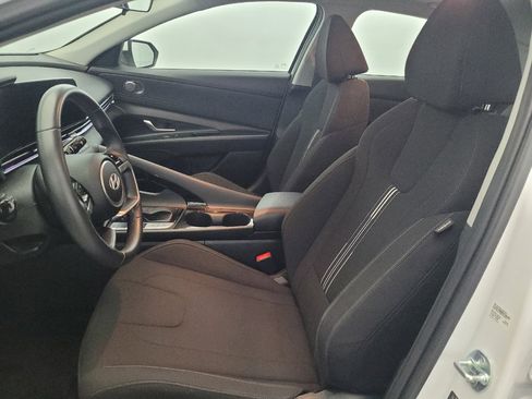 Used 2025 Hyundai Elantra SEL FWD image 17