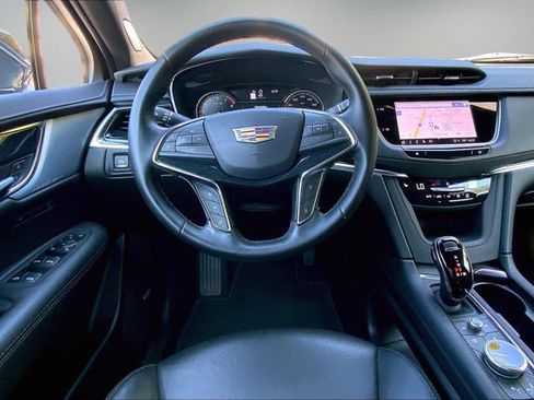 Used 2025 Cadillac XT5 Premium Luxury AWD/4WD image 4