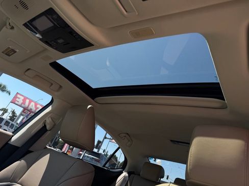 Used 2019 Lexus ES 350 w/ Premium Package FWD image 16