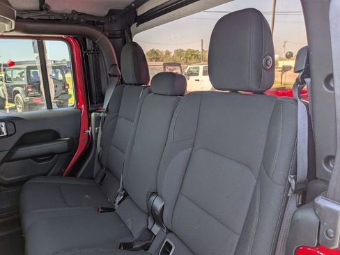 Used 2023 Jeep Gladiator Overland AWD/4WD image 28