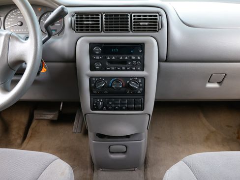 Used 2004 Oldsmobile Silhouette GL image 30