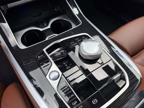 Used 2025 BMW X7 M60i image 59