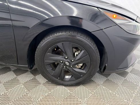 Used 2023 Hyundai Elantra SEL w/ Preferred Accessory Package FWD image 12