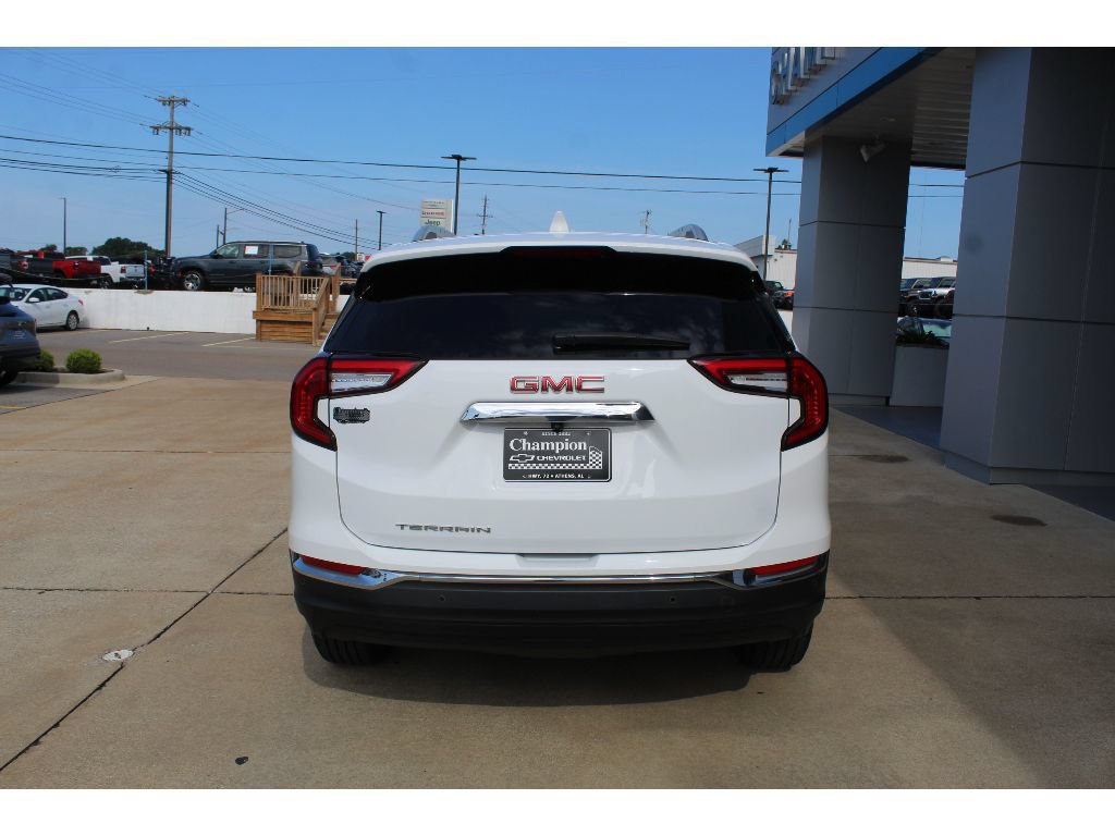 Used 2022 GMC Terrain SLT w/ Infotainment Package II FWD image 6