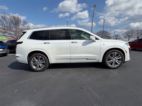 Used 2023 Cadillac XT6 Premium Luxury image 2