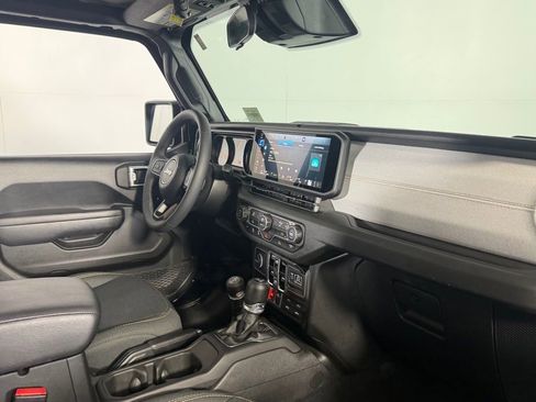 Used 2025 Jeep Wrangler Unlimited Sport AWD/4WD image 30