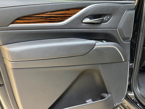 Used 2022 Cadillac Escalade ESV Premium Luxury RWD image 42