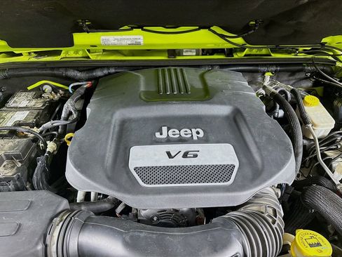 Used 2017 Jeep Wrangler Unlimited Rubicon w/ Connectivity Group AWD/4WD image 28