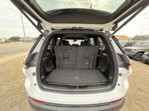 Used 2024 Jeep Grand Cherokee L Laredo image 15