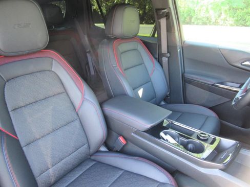 Used 2026 Chevrolet Equinox RS w/ Safety and Technology Package FWD image 9