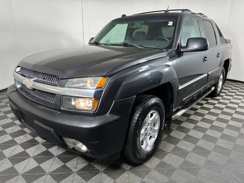 Used 2004 Chevrolet Avalanche Z71 w/ Sun And Sound Package AWD/4WD image 1